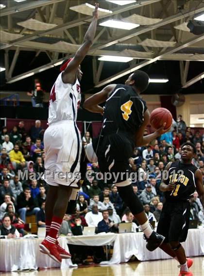 Thumbnail 3 in Brewster Academy vs. Tilton School (Spalding Hoophall Classic) photogallery.