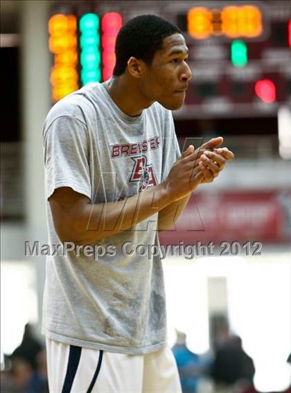 Thumbnail 3 in Brewster Academy vs. Tilton School (Spalding Hoophall Classic) photogallery.