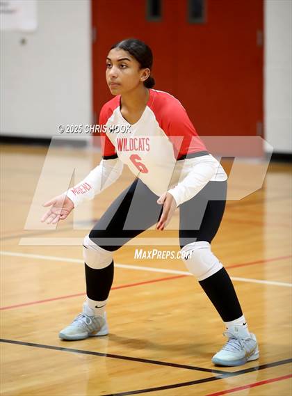 Thumbnail 2 in Show Low vs Morenci (Florence Invitational) photogallery.