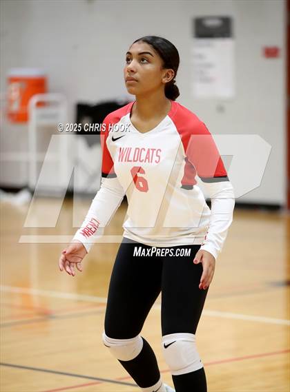 Thumbnail 3 in Show Low vs Morenci (Florence Invitational) photogallery.