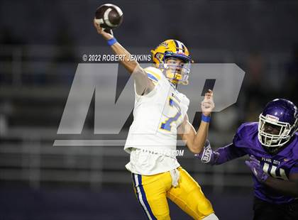 Thumbnail 1 in Kaiser vs Pearl City (Division 2 Playoff) photogallery.