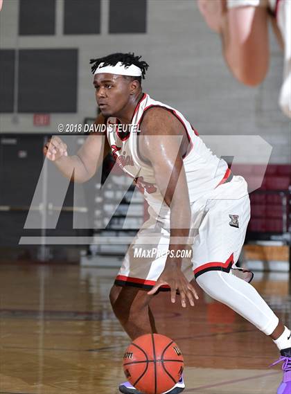Thumbnail 2 in Buchanan vs. Lincoln (Trojan Christmas Classic) photogallery.