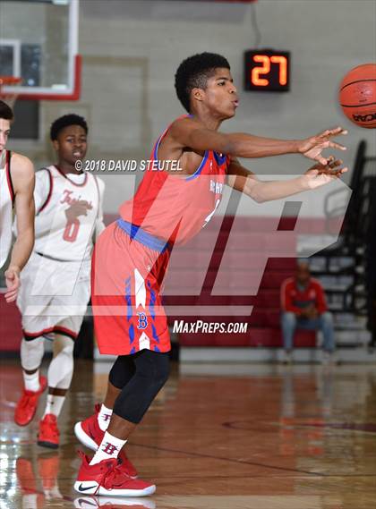 Thumbnail 2 in Buchanan vs. Lincoln (Trojan Christmas Classic) photogallery.