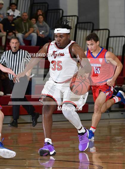 Thumbnail 3 in Buchanan vs. Lincoln (Trojan Christmas Classic) photogallery.