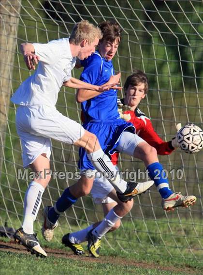 Thumbnail 3 in Hendersonville vs C.A.K (Bearden Invitational) photogallery.