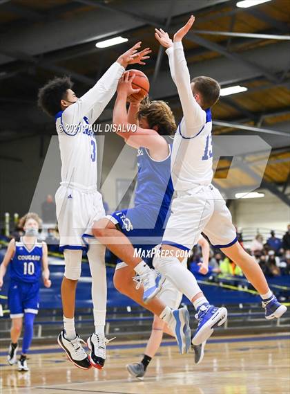 Thumbnail 3 in Englewood vs. Resurrection Christian (CHSAA 3A Sweet 16) photogallery.