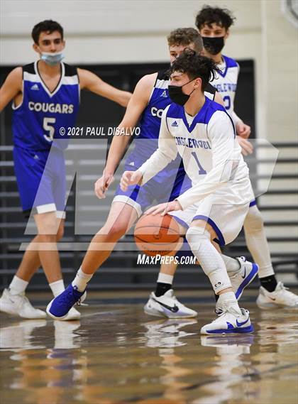 Thumbnail 3 in Englewood vs. Resurrection Christian (CHSAA 3A Sweet 16) photogallery.