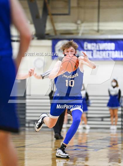 Thumbnail 3 in Englewood vs. Resurrection Christian (CHSAA 3A Sweet 16) photogallery.