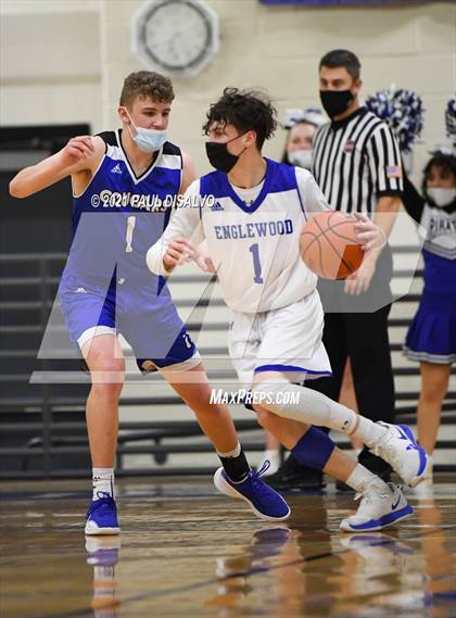 Thumbnail 3 in Englewood vs. Resurrection Christian (CHSAA 3A Sweet 16) photogallery.