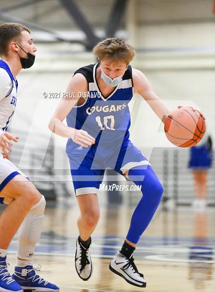 Thumbnail 3 in Englewood vs. Resurrection Christian (CHSAA 3A Sweet 16) photogallery.