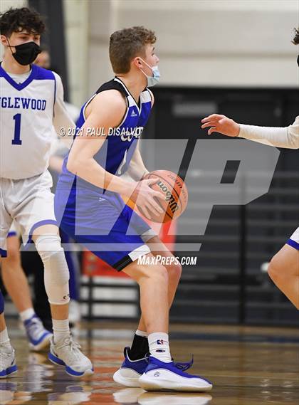 Thumbnail 3 in Englewood vs. Resurrection Christian (CHSAA 3A Sweet 16) photogallery.