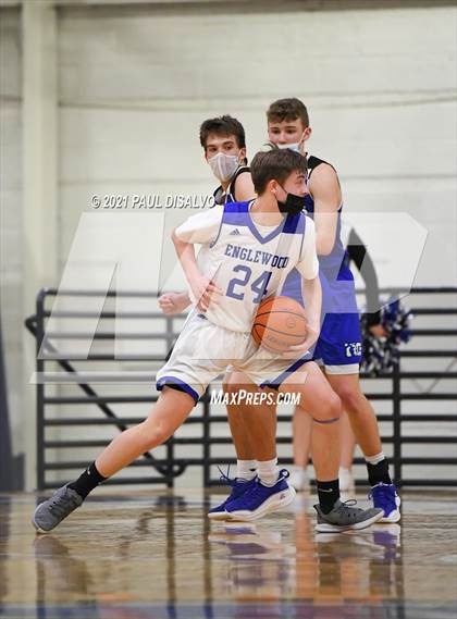 Thumbnail 2 in Englewood vs. Resurrection Christian (CHSAA 3A Sweet 16) photogallery.