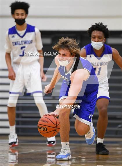Thumbnail 2 in Englewood vs. Resurrection Christian (CHSAA 3A Sweet 16) photogallery.