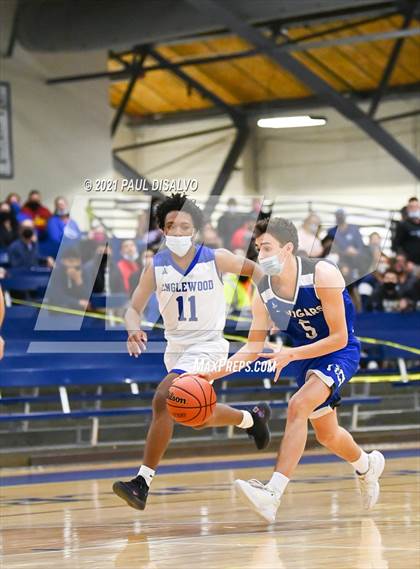 Thumbnail 3 in Englewood vs. Resurrection Christian (CHSAA 3A Sweet 16) photogallery.