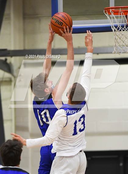 Thumbnail 3 in Englewood vs. Resurrection Christian (CHSAA 3A Sweet 16) photogallery.