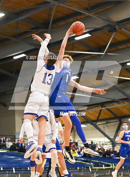 Thumbnail 3 in Englewood vs. Resurrection Christian (CHSAA 3A Sweet 16) photogallery.