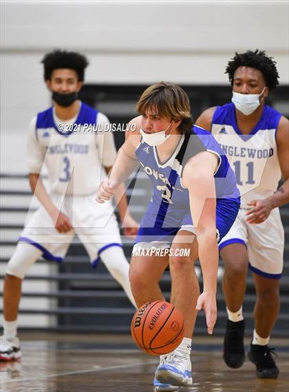 Thumbnail 1 in Englewood vs. Resurrection Christian (CHSAA 3A Sweet 16) photogallery.