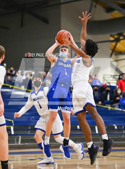 Thumbnail 3 in Englewood vs. Resurrection Christian (CHSAA 3A Sweet 16) photogallery.