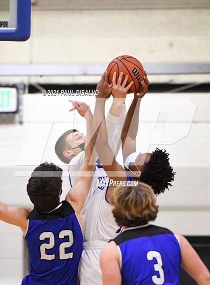 Thumbnail 1 in Englewood vs. Resurrection Christian (CHSAA 3A Sweet 16) photogallery.