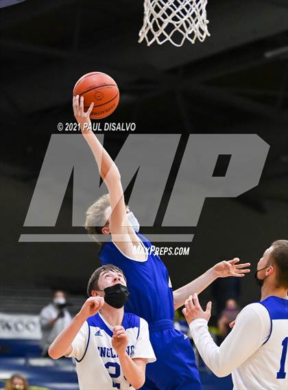 Thumbnail 2 in Englewood vs. Resurrection Christian (CHSAA 3A Sweet 16) photogallery.