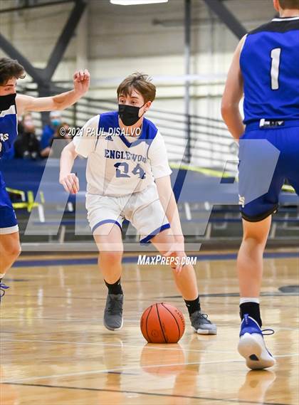 Thumbnail 3 in Englewood vs. Resurrection Christian (CHSAA 3A Sweet 16) photogallery.