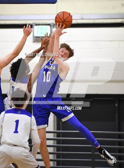 Thumbnail 3 in Englewood vs. Resurrection Christian (CHSAA 3A Sweet 16) photogallery.