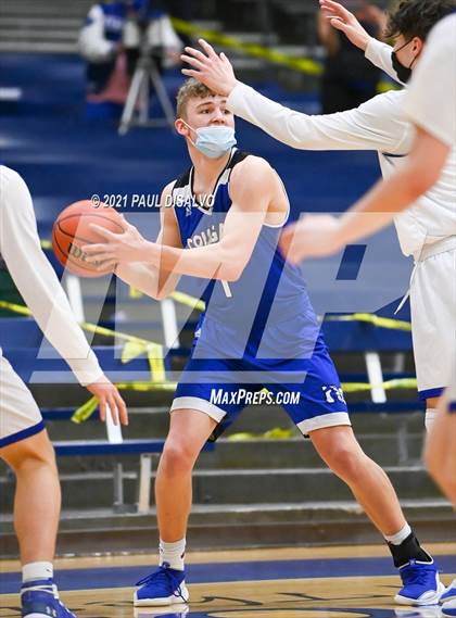 Thumbnail 3 in Englewood vs. Resurrection Christian (CHSAA 3A Sweet 16) photogallery.
