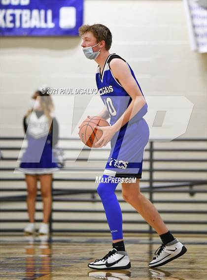 Thumbnail 1 in Englewood vs. Resurrection Christian (CHSAA 3A Sweet 16) photogallery.
