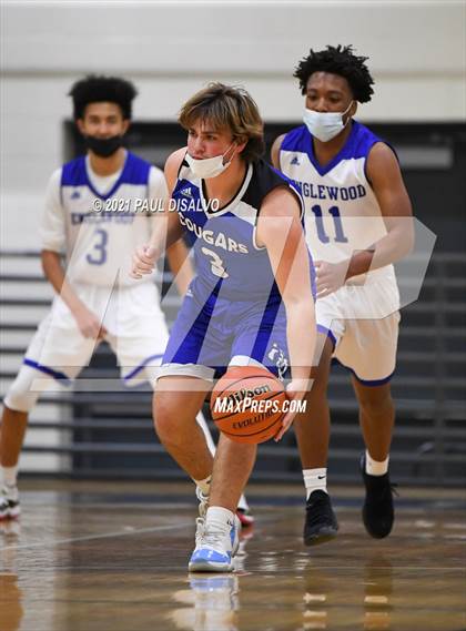 Thumbnail 2 in Englewood vs. Resurrection Christian (CHSAA 3A Sweet 16) photogallery.