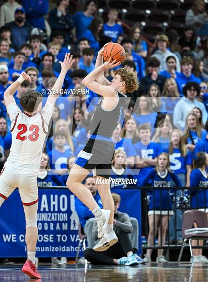 Thumbnail 2 in Owyhee vs. Timberline (IHSAA 5A Final) photogallery.