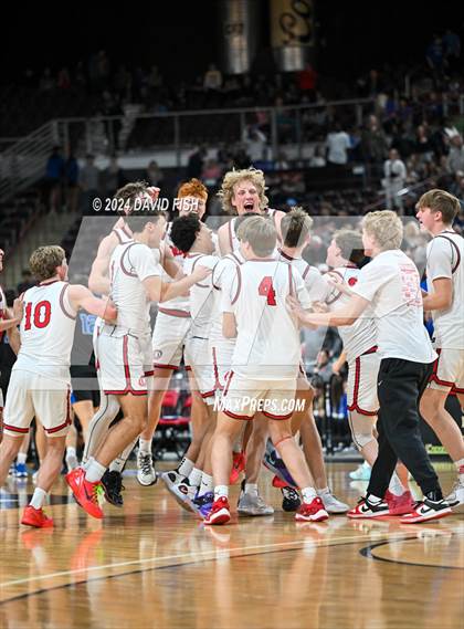 Thumbnail 2 in Owyhee vs. Timberline (IHSAA 5A Final) photogallery.