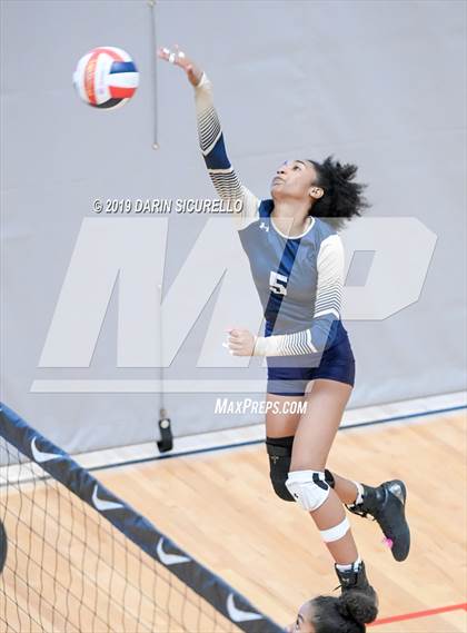 Thumbnail 1 in Desert Vista vs. Santa Margarita (NIKE Tournament of Champions) photogallery.