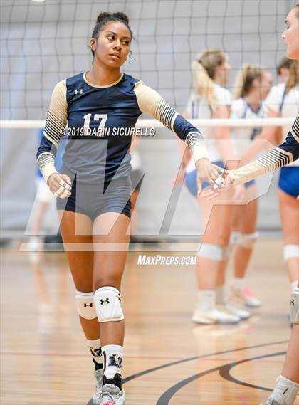 Thumbnail 1 in Desert Vista vs. Santa Margarita (NIKE Tournament of Champions) photogallery.