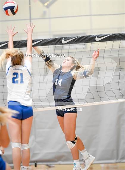 Thumbnail 3 in Desert Vista vs. Santa Margarita (NIKE Tournament of Champions) photogallery.