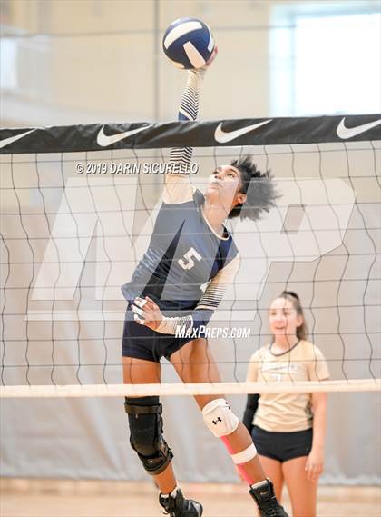 Thumbnail 1 in Desert Vista vs. Santa Margarita (NIKE Tournament of Champions) photogallery.