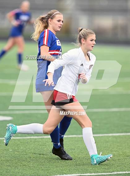 Thumbnail 2 in Canfield vs. Bay (OHSAA D2 Regional Final) photogallery.