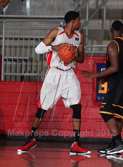 Thumbnail 2 in Wilson vs. Scotlandville (Thanksgiving Hoopfest) photogallery.