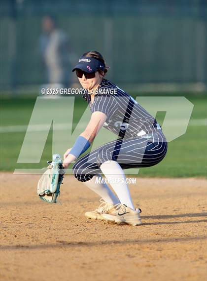 Thumbnail 1 in Bell vs Keller Central photogallery.