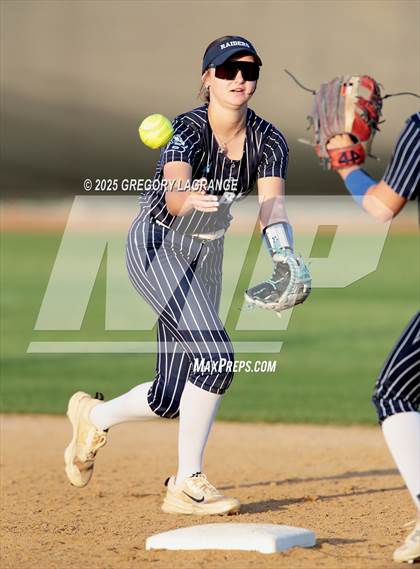 Thumbnail 3 in Bell vs Keller Central photogallery.