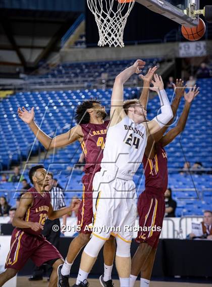 Thumbnail 2 in Lakeside vs. Bellevue (WIAA 3A Playoff) photogallery.