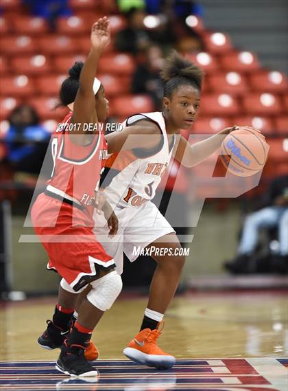 Thumbnail 2 in Whitney Young vs. Homewood-Flossmoor (Chicago Elite Classic) photogallery.