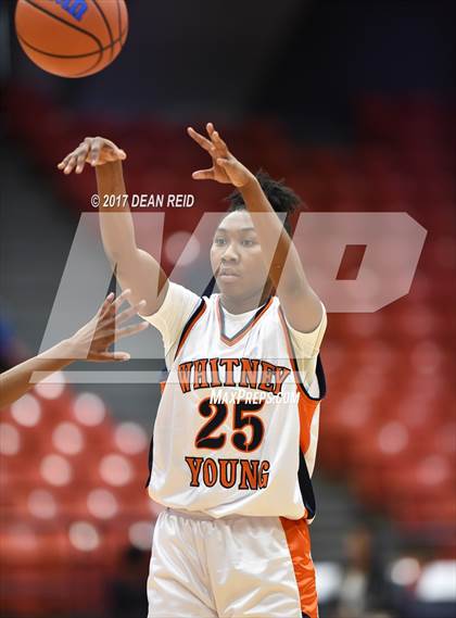 Thumbnail 2 in Whitney Young vs. Homewood-Flossmoor (Chicago Elite Classic) photogallery.