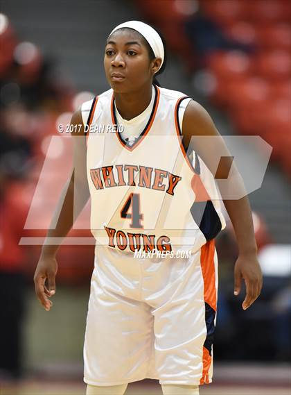 Thumbnail 3 in Whitney Young vs. Homewood-Flossmoor (Chicago Elite Classic) photogallery.