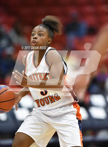 Thumbnail 2 in Whitney Young vs. Homewood-Flossmoor (Chicago Elite Classic) photogallery.