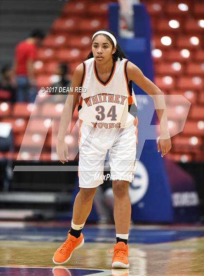 Thumbnail 2 in Whitney Young vs. Homewood-Flossmoor (Chicago Elite Classic) photogallery.