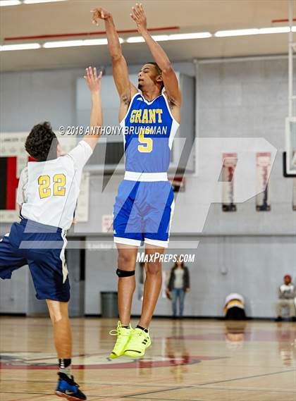 Thumbnail 2 in Grant vs. Inderkum (Cordova Christmas Classic) photogallery.