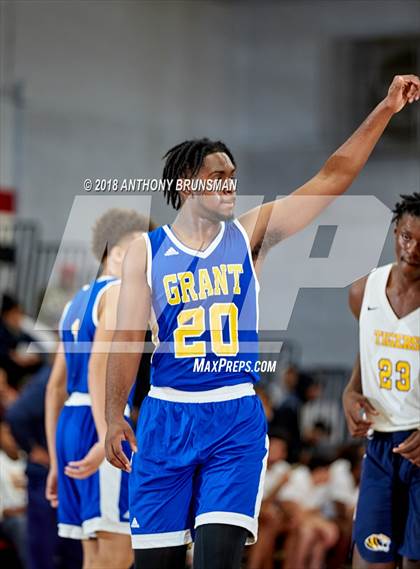Thumbnail 2 in Grant vs. Inderkum (Cordova Christmas Classic) photogallery.