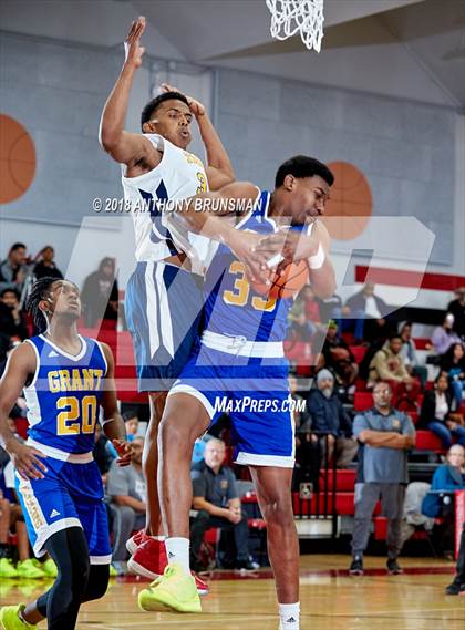 Thumbnail 2 in Grant vs. Inderkum (Cordova Christmas Classic) photogallery.