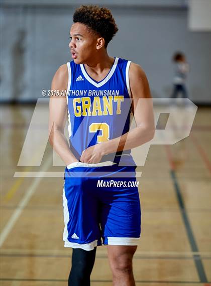 Thumbnail 2 in Grant vs. Inderkum (Cordova Christmas Classic) photogallery.