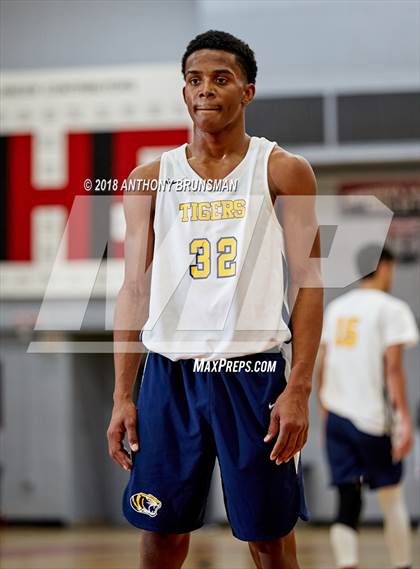 Thumbnail 3 in Grant vs. Inderkum (Cordova Christmas Classic) photogallery.